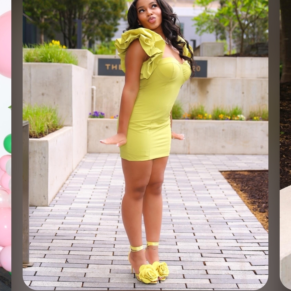 Chic Ruffle Mini Dress - Lime